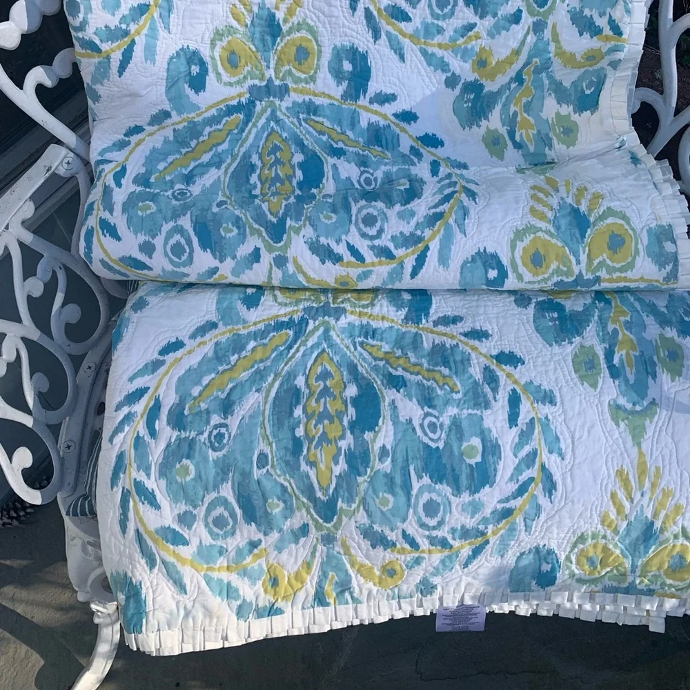 Dena Home Blue Dove Medallion Patterned Quilt